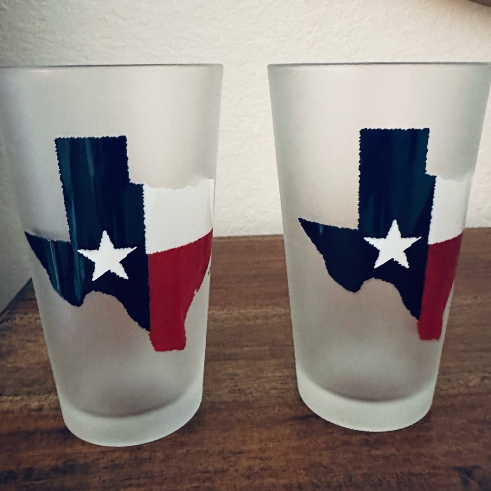 🆕 Lone Star State (TX) Frosted Pint Glasses.  Set of Two (2).  Brand NWOT.